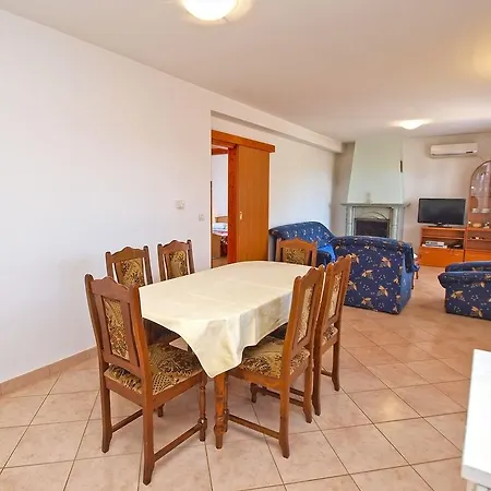 Apartment Franjo 1266 Flengi