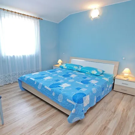 Apartment Franjo 1266 Flengi